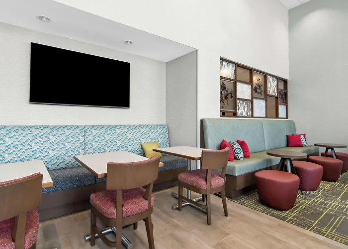 Hampton & Medical District Uic Hotel 3*