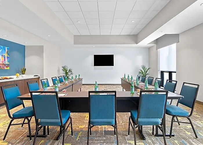 Hotel Hampton & Medical District Uic 3*